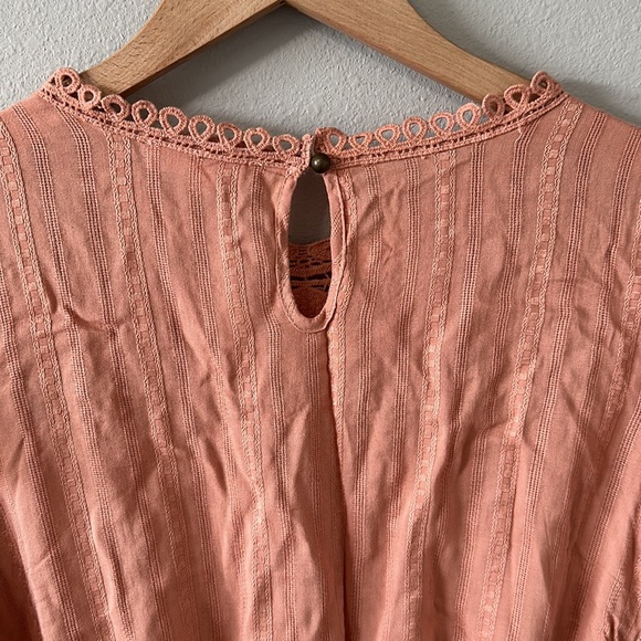 Coco + Jaimeson Short Sleeve Ruffle Flowy Peachy Orange/Pink Blouse Large - Picture 11 of 12
